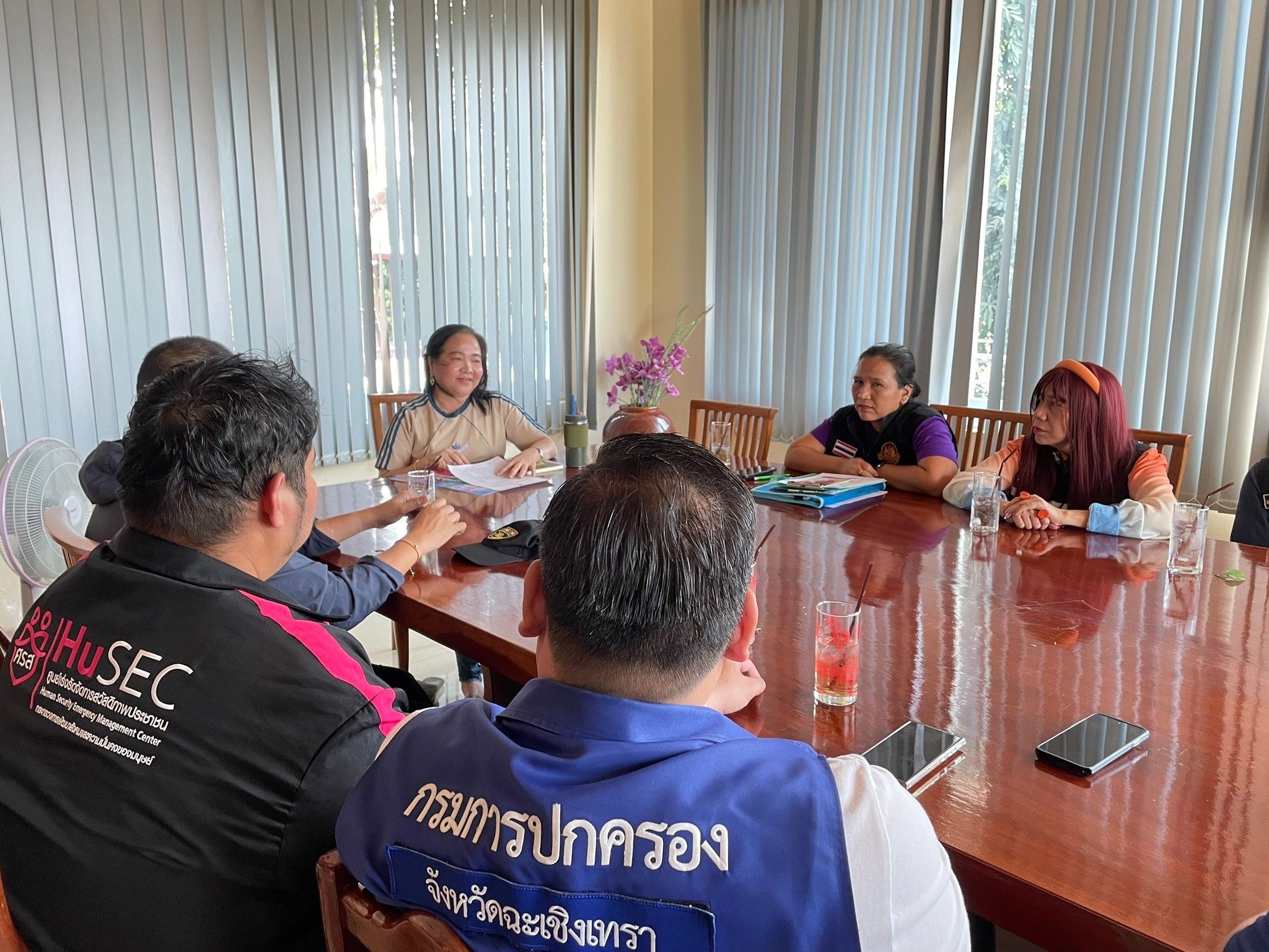 บูรณาการตรวจสถานประกอบการในพื้นที่อำเภอบางน้ำเปรี้ยว